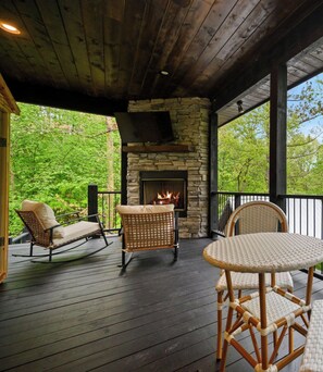 Property grounds - Romantic 1BD Retreat with Sauna, Hot Tub (Broken Bow)