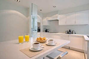 Apartment | Private kitchen - Superb 2 bdr Apartment Terrace Neuilly-sur-seine (Neuilly-sur-Seine)