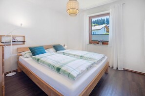 1 bedroom, WiFi, bed sheets - Apartment "Krokus" with Mountain View, Balcony and Wi-Fi (Weiler-Simmerberg)