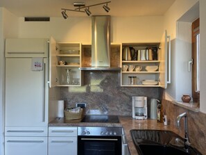 Private kitchen - Apartment 'Krokus' with Mountain View, Balcony and Wi-Fi (Weiler-Simmerberg)