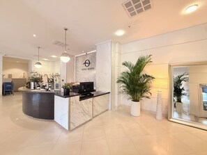 Lobby - Sunny Isles Beach Condo - Pool View, Free Parking & Modern Kitchen- 2BR (Sunny Isles Beach)