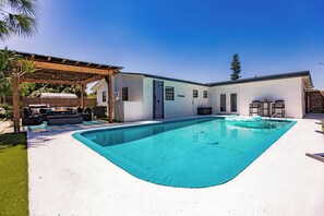 Pool - 5BR Fort Lauderdale Home with Pool, Pergola and BBQ Near Beach and Las Olas (Fort Lauderdale)