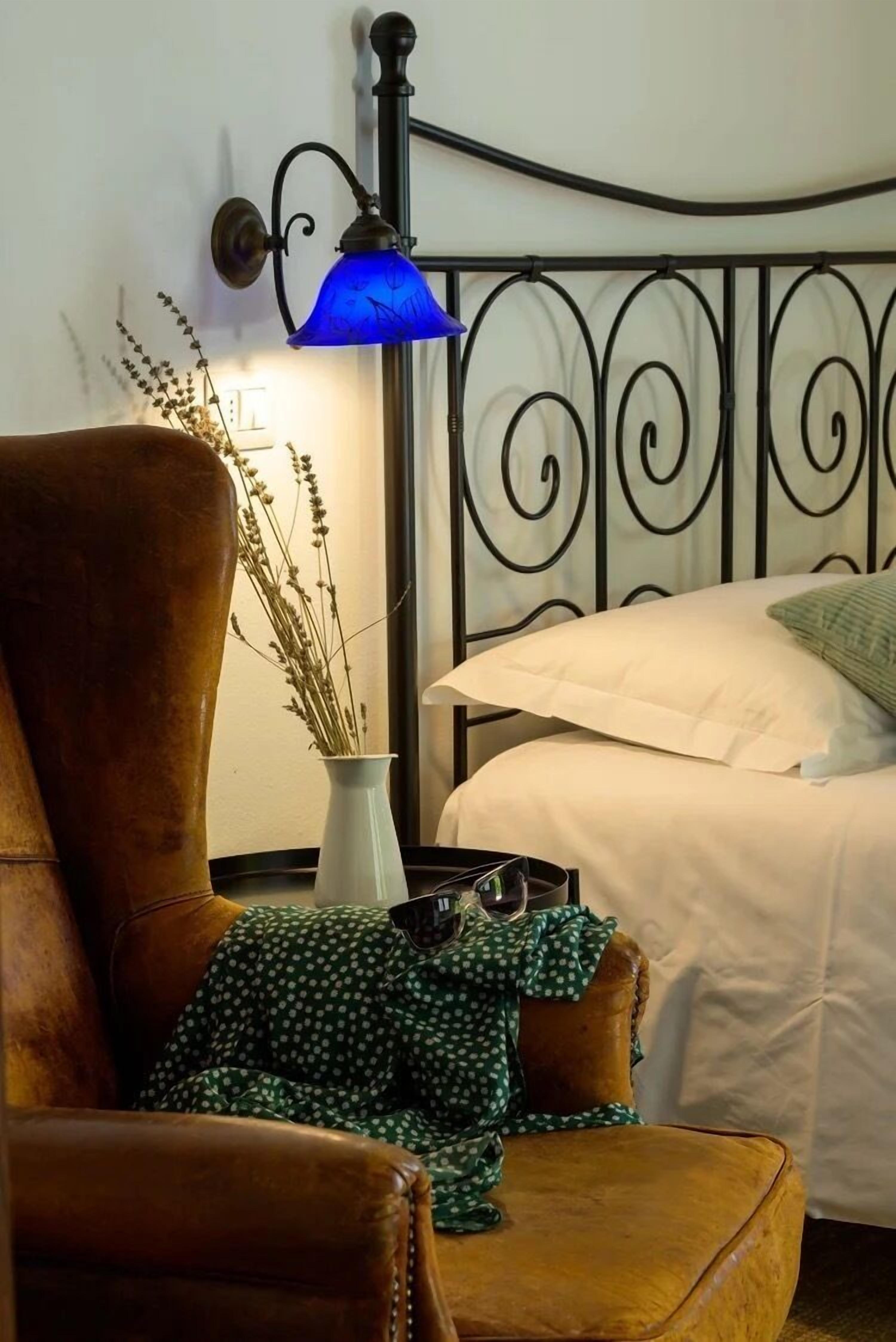 5 bedrooms, WiFi, bed sheets