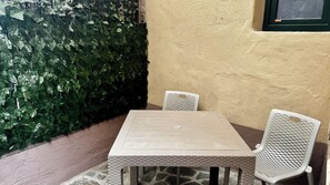 Outdoor dining - Charming Apartment with Wood Fireplace, Garden & Mountain View near Oropa (Biella)
