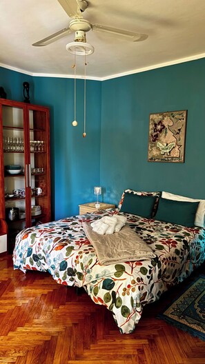 Room - Charming Apartment with Wood Fireplace, Garden & Mountain View near Oropa (Biella)