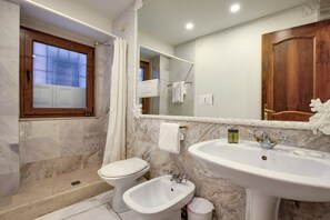 Hair dryer, towels, soap, toilet paper - ANGELS' HOUSE (Venezia)