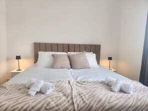 5 chambres, bureau, fer et planche à repasser, Wi-Fi gratuit