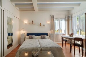 1 bedroom, iron/ironing board, WiFi, bed sheets - Bed and Breakfast 'Chambre Bleue' with Private Garden, Wi-Fi and Air Conditioning (Saint Aulaye-Puymangou)