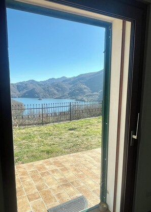 Interior - Casale Nelli - Window on the Lake (Petrella Salto)