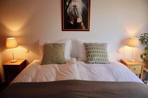 2 bedrooms, iron/ironing board, travel cot, free WiFi - Quietly located fully equipped casa with pool and beautiful views (Cómpeta)