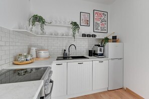 Apartment | Private kitchen | Highchair - Palm Beach Apartments with parking (Sopot)