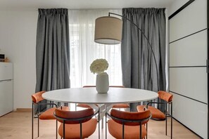 Apartment | Dining - Palm Beach Apartments with parking (Sopot)