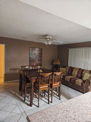 Interior - Enjoyable 3-bedroom house with AC in quaint Sun City West +55 community. (Sun City West)