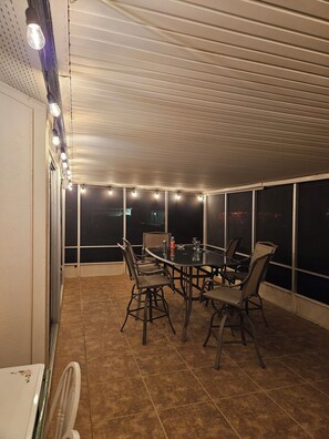 Dining - Enjoyable 3-bedroom house with AC in quaint Sun City West +55 community. (Sun City West)