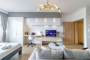 1 bedroom, iron/ironing board, WiFi, bed sheets - Stunning studio with city views steps from the Junction Mall (Nairobi)