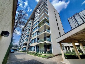 Exterior - Stunning studio with city views steps from the Junction Mall (Nairobi)