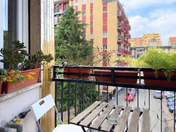 House - Casa Paolo Retro-design With Balcony Near Metro (Milan)