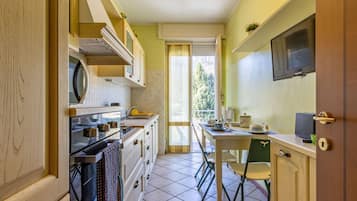 Frigorífic, microones, rentaplats i torradora