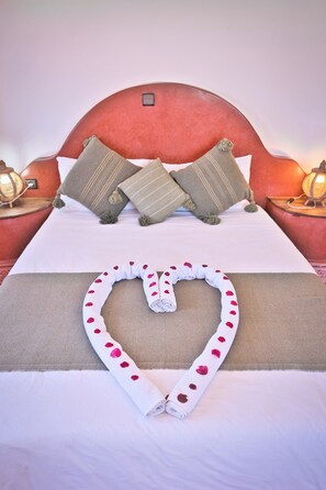 Comfort Triple Room, Garden View | Bed sheets - Villa Nouran (Ghazoua)