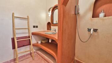 Comfort Triple Room, Garden View | Bathroom | Hair dryer, towels, shampoo, toilet paper