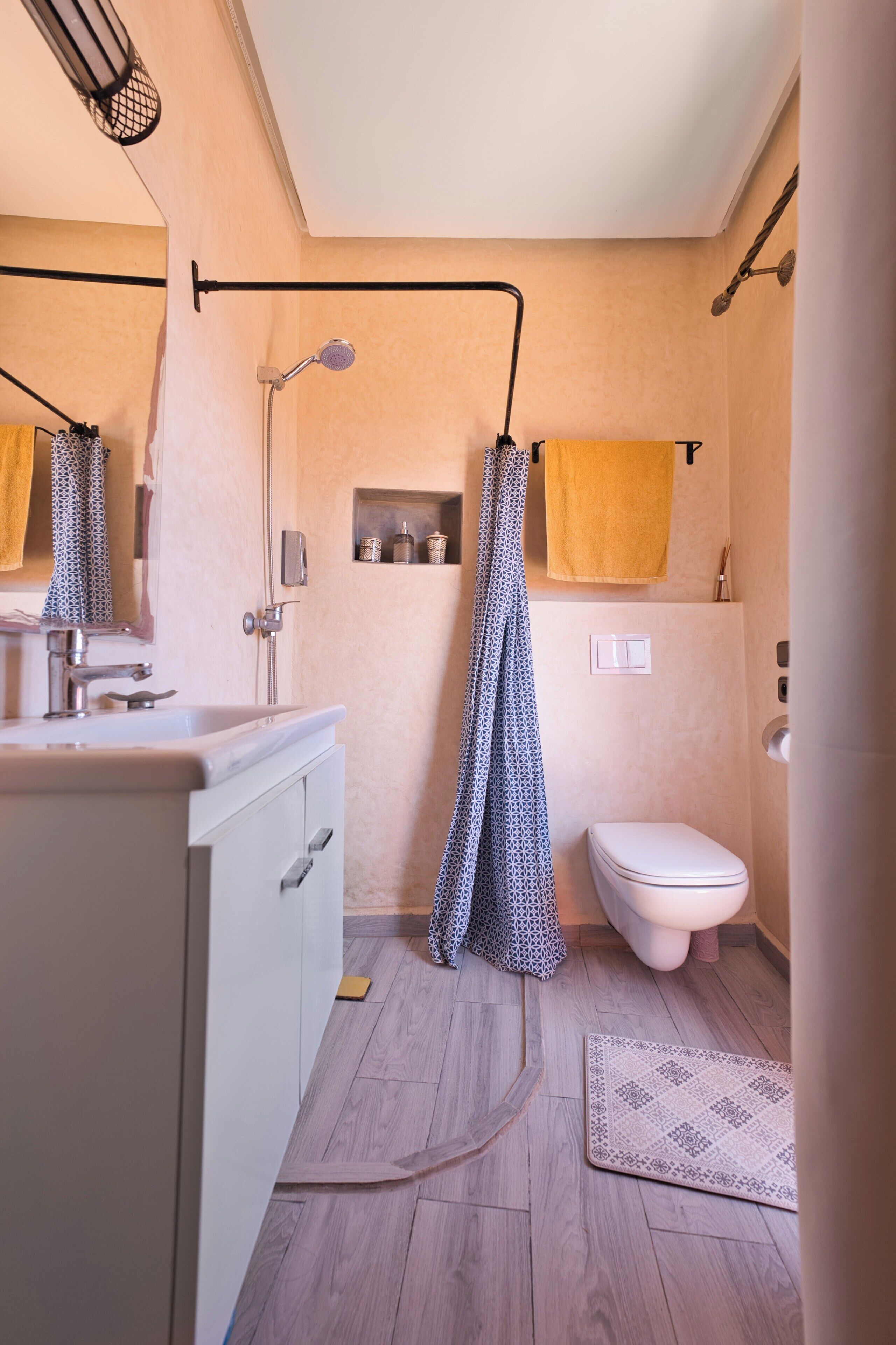 Comfort Twin Room, Balcony, Garden View | Bathroom | Hair dryer, towels, shampoo, toilet paper