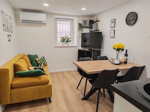 Smart TV - Welcome to Apartment Luanna, a cozy sanctuary in the old town core of Koper. (Koper)