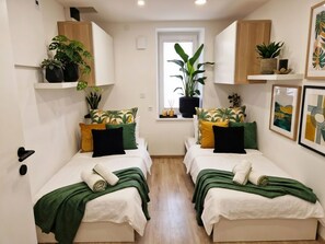 2 bedrooms, in-room safe, desk, iron/ironing board - Welcome to Apartment Luanna, a cozy sanctuary in the old town core of Koper. (Koper)