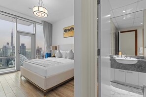 Iron/ironing board, WiFi, bed sheets - Premium 3BR Stay and Maid Room, Near Downtown (Business Bay)