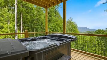 Cabin, 3 Bedrooms | Outdoor spa tub