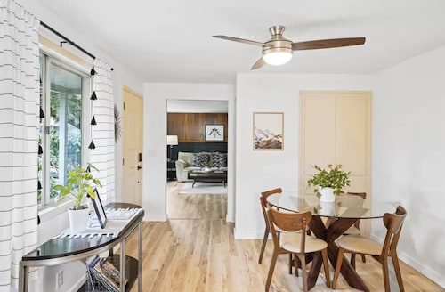 The Jasmine House - Cute & Centrally Located 2 Bedroom Home