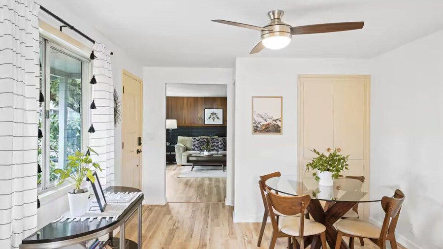 The Jasmine House - Cute & Centrally Located 2 Bedroom Home