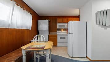 Studio, 1 Bedroom | Private kitchen