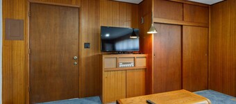 Sunflower Studio - 7 Minutes To Uo & 4 Minutes To Downtown 1 Bedroom Studio