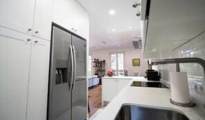 Kühlschrank, Mikrowelle, Ofen, Geschirrspüler