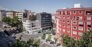 Exterior - Elegant Family Apartment with Terrace Overlooking Eva Perón Park in Salamanca (Madrid)