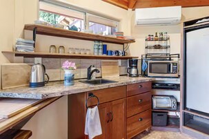 Cottage, 2 Bedrooms | Private kitchen | Coffee/tea maker