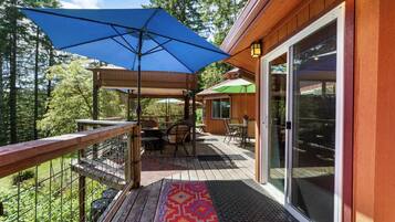 Cottage, 2 Bedrooms | Outdoor dining