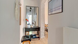 A room with a desk, a mirror, a framed picture, and a wooden chair. - Azzuro Living Sopot - Prime Location  (Sopot)