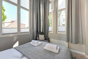 Deluxe-Apartment, Kochnische, Blick auf den Innenhof