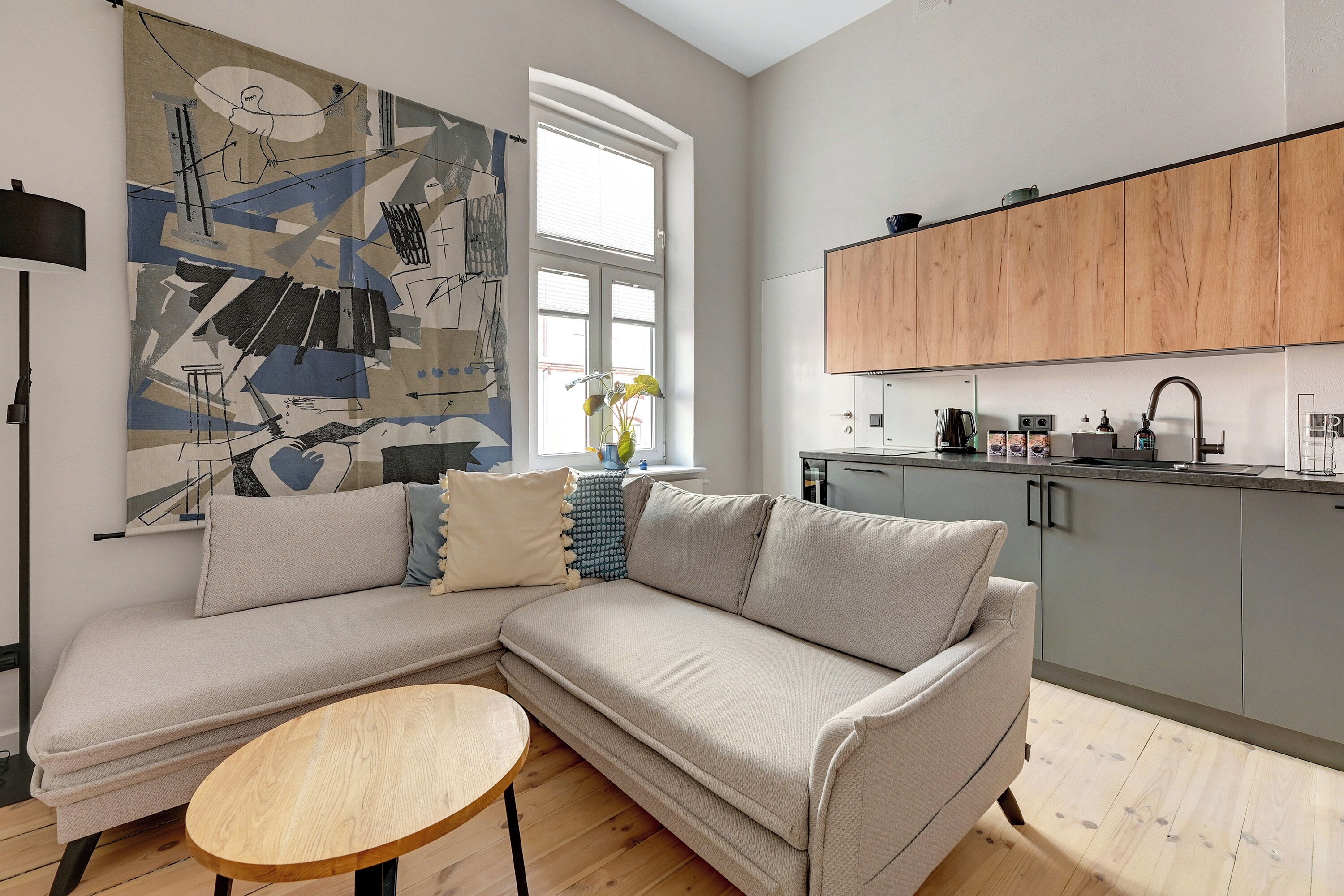 Deluxe-Apartment, Kochnische, Blick auf den Innenhof | Wohnbereich