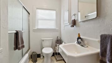 House, 2 Bedrooms | Bathroom