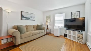 House, 2 Bedrooms | Living area