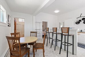 House, 2 Bedrooms | Dining - White Lotus - Minutes To Downtown 2 Bedroom Home (Eugene)