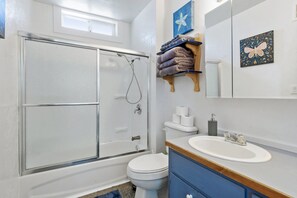 House, 2 Bedrooms | Bathroom - White Lotus - Minutes To Downtown 2 Bedroom Home (Eugene)