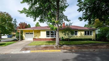 House, 3 Bedrooms | Exterior