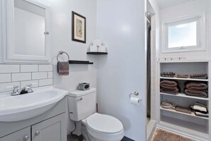 Studio, 1 Bedroom | Bathroom - Snug Spot 70 - Close To Downtown & Autzen 1 Bedroom Studio (Eugene)