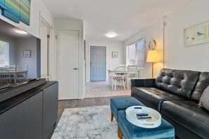 Studio, 1 Bedroom | Living area