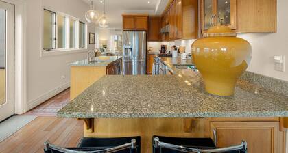 Birdhouse - Close To U Of O & Downtown 3 Bedroom Home