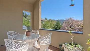 House, 3 Bedrooms | Outdoor dining