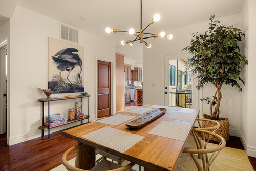 Birdhouse - Close To U Of O & Downtown 3 Bedroom Home